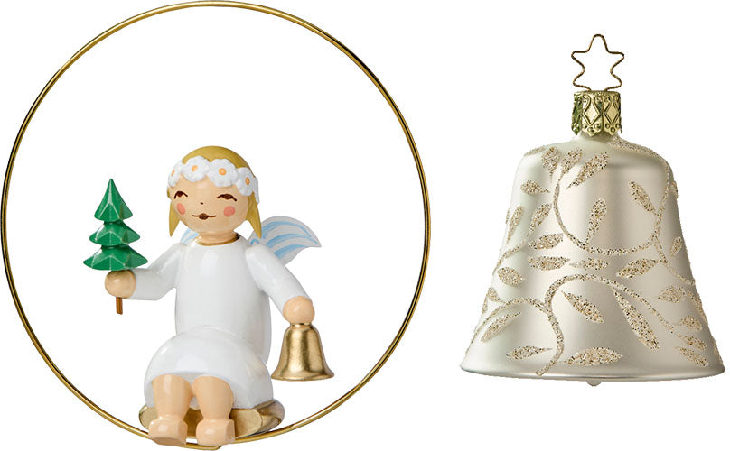 Wendt & Kühn Engel im Ring mit Bäumchen und Glocke, Glasglocke Farbe Silber
