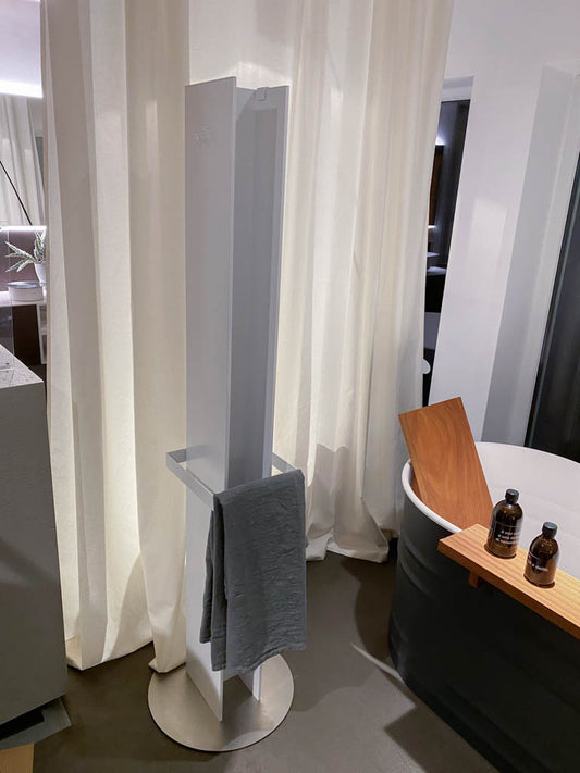 Antrax IT Heizkörper „T Tower“ weiß mit Empfänger/Thermostat und Handtuchbügel/Haken