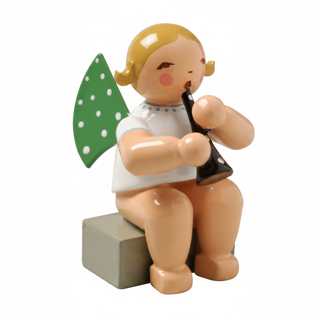 Wendt & Kühn Engel mit Klarinette, sitzend