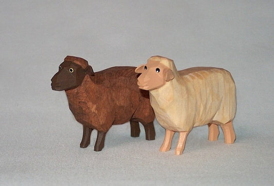 Lotte Sievers-Hahn Krippenfiguren 12cm, Schaf dunkel, Kopf hoch