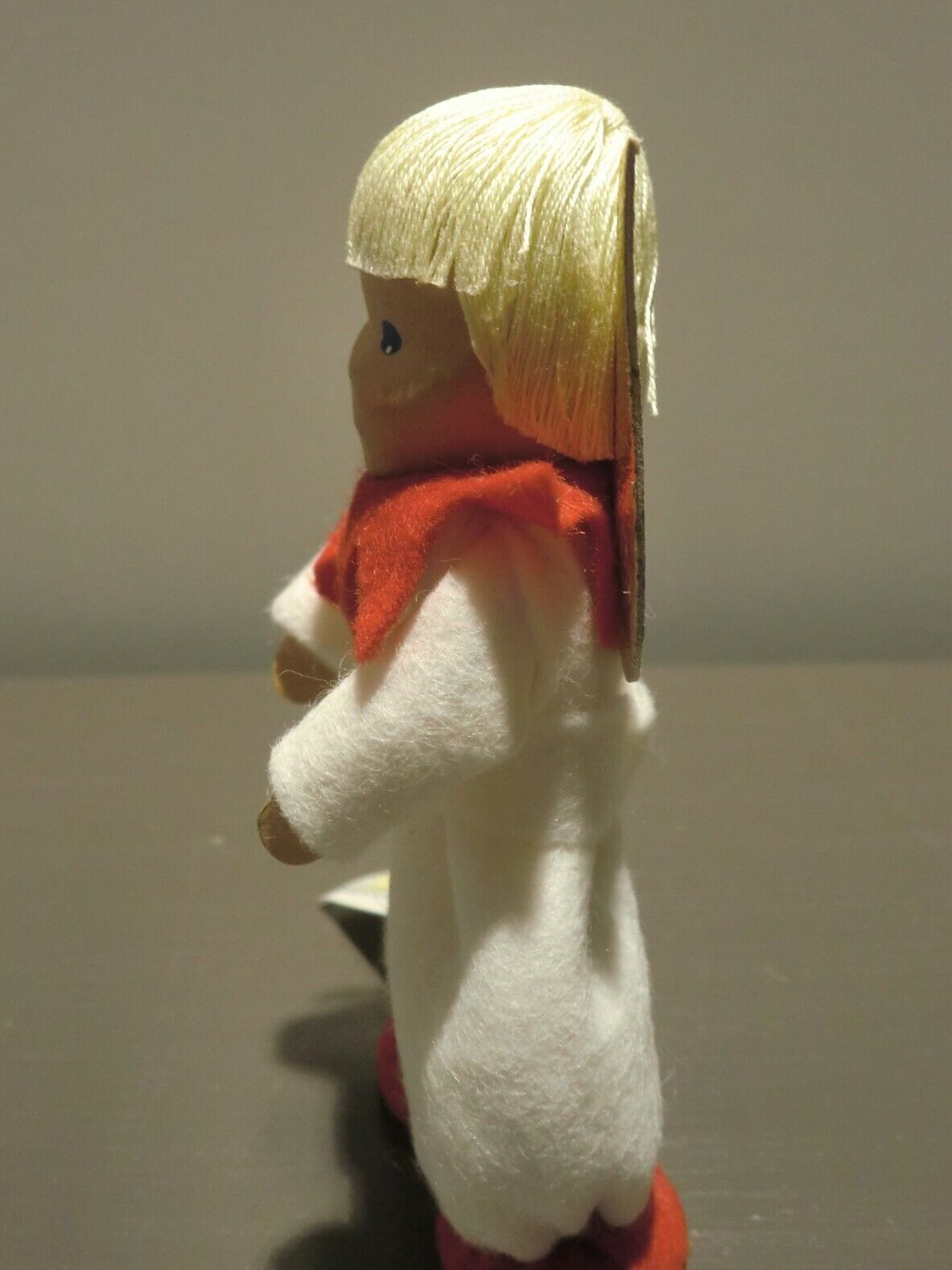Sternenbub mit rotem Kragen, 10cm von Lotte Sievers-Hahn