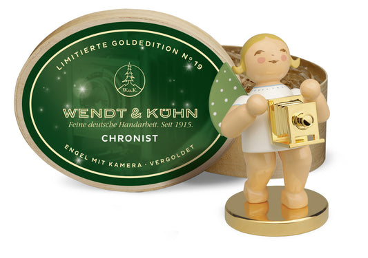 Wendt & Kühn Limitierte Goldedition No. 19, Chronist Engel mit Kamera auf Metallsockel, vergoldet,in Spanschachtel