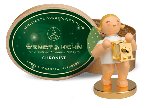 Wendt & Kühn Limitierte Goldedition No. 19, Chronist Engel mit Kamera auf Metallsockel, vergoldet,in Spanschachtel