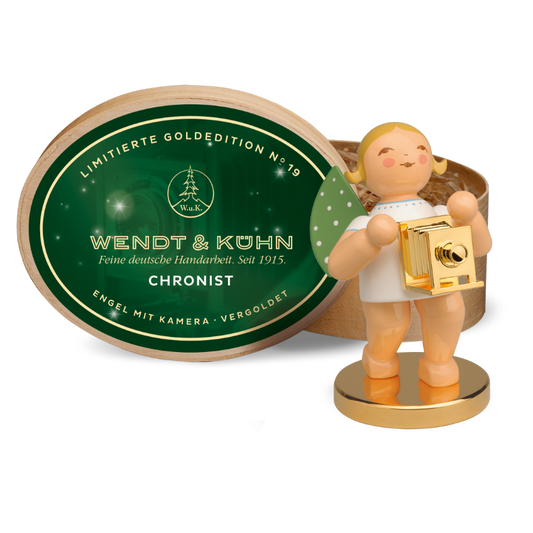Wendt & Kühn Limitierte Goldedition No. 19, Chronist Engel mit Kamera auf Metallsockel, vergoldet,in Spanschachtel