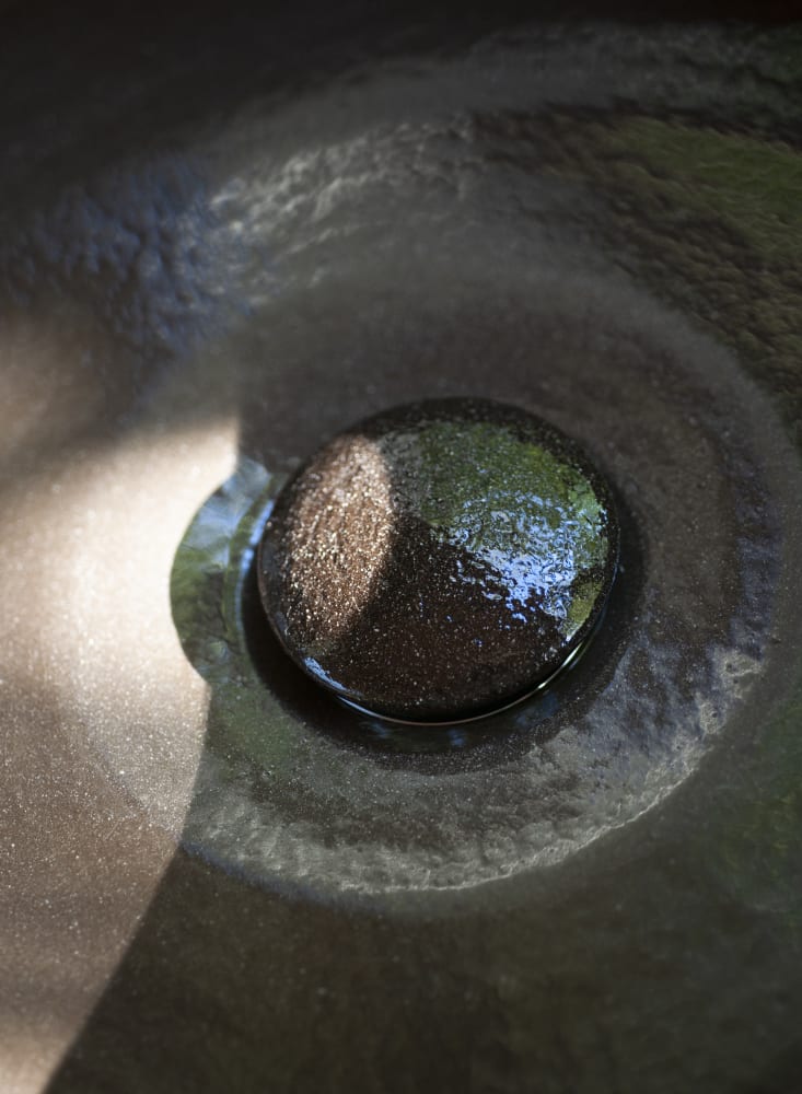 agape Cenote, Runder Aufsatzwaschtisch aus Ton, Patricia Urquiola