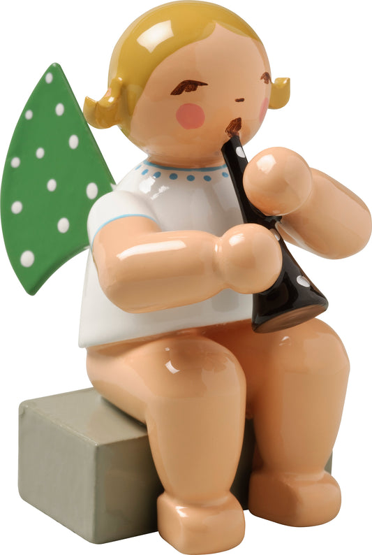 Wendt & Kühn Engel mit Klarinette, sitzend